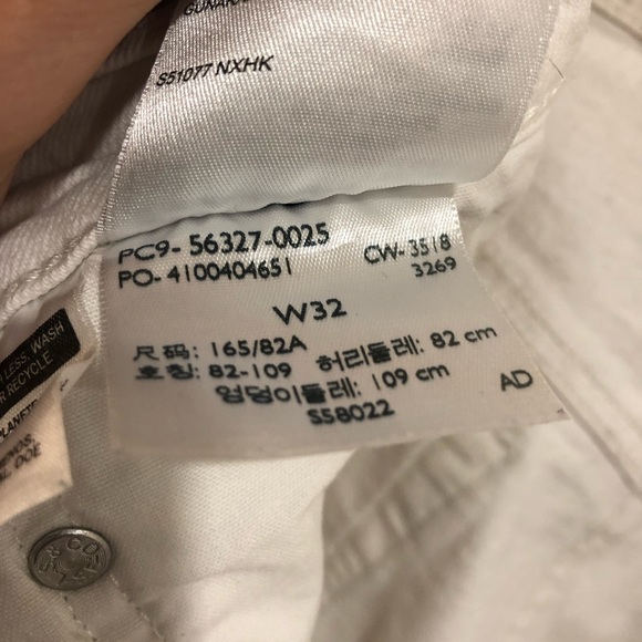 White Levi’s Premium 501 Shorts (women’s) - Picture 3 of 4